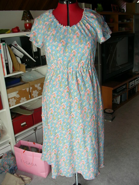 Kleid 121 Burda 02/09