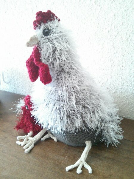 Gestricktes Huhn mit Kücken