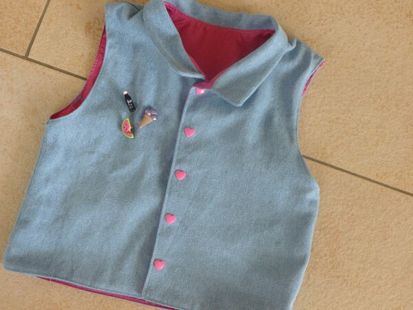 Jeansweste mit süßen Knöpfen
