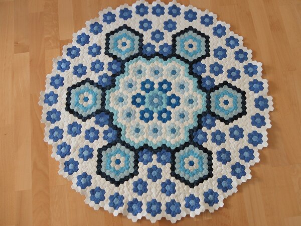 Hexagonquilt La Passion - 3. Runde bis auf Umrandungen fertig