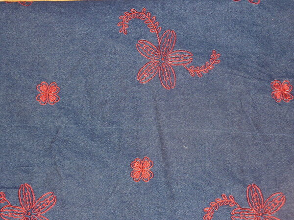 2)leichter Jeansstoff mit Stickerei

0,31 * 1,2m