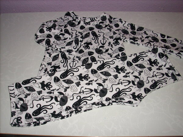 Schlafanzug 
Shirt von Farbenmix und Hosen nach Dana-made-it.com