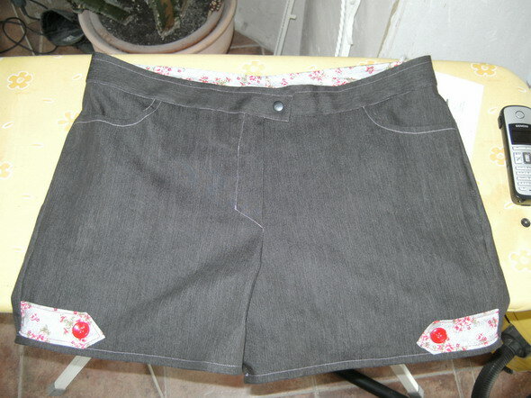 Shorts Gr. 46/48 (vergrößert)
Sabrina Woman S 1593
Stretch-Jeans und Rosenbaumwolle