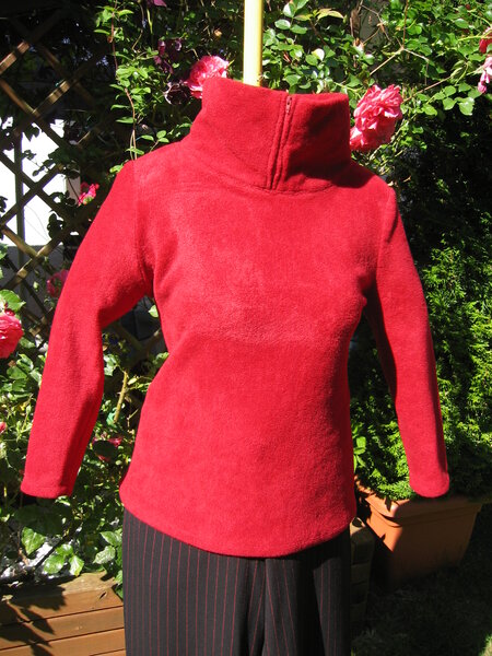 Roter Fleecepullover