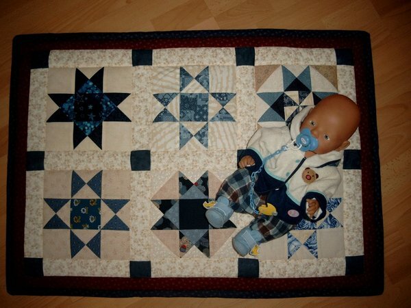 Puppedecke II
entstanden aus Blöcken eines Blue Ohio Star - Swap