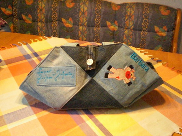 Die erste Tasche meiner Tochter
Stickerei sind von mir
