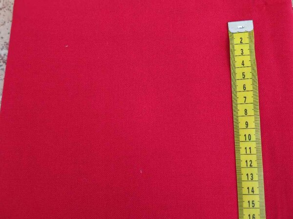 Stoff 212

grob gewebte BW, 110 cm x 180 cm, an zwei Seiten gesäumt und in einem Eck ein paar Nähte in 45° Winkel -> TW 1,5 qm