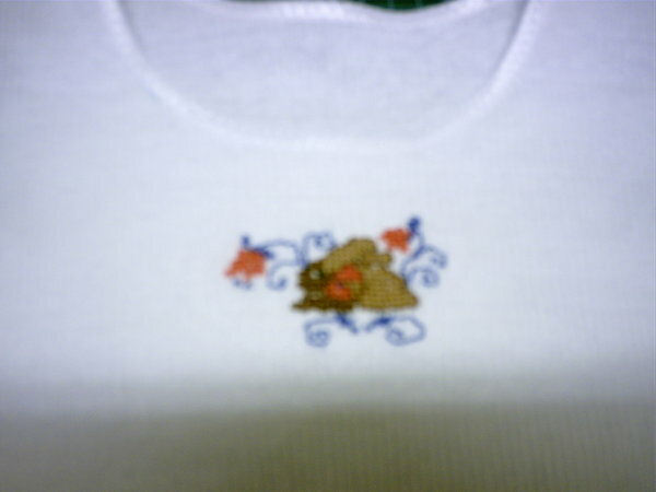 Handbesticktes Unterhemd für meine Kleine!
Selbst erstellter Schnitt - genäht/gestickt Anfang Februar 2009