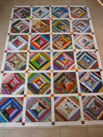 Quilt aus Restestreifenblöcken