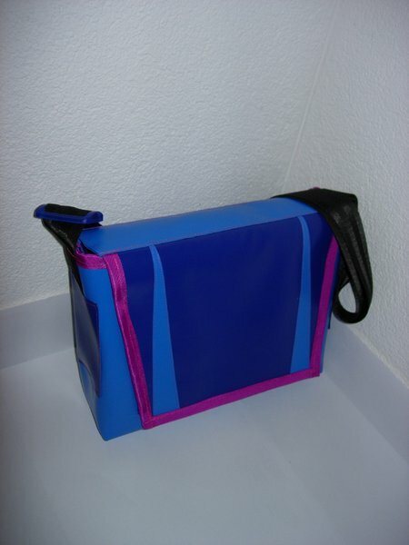 Geburstagsgeschenk aus Blache und Autogurten.