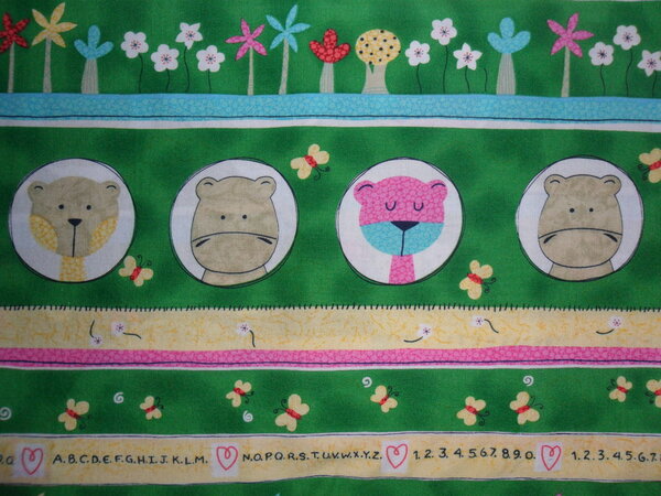 Stoff 97:
PW Zachary's Zoo grün
vorgewaschen
83 x 60 + 43 x 33 => 0,64 m²