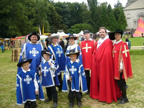 Musketiere und Kardinalstruppen nebst Kardinal, da bin ich in Serie gegangen ;)