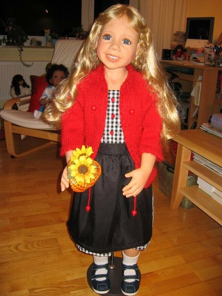 Annika im Dirndl und Mohairjacke Gr. 104