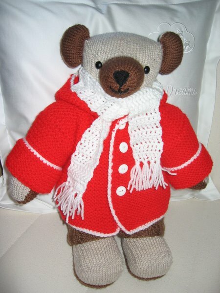 Teddy gestrickt  mit rotem Mantel