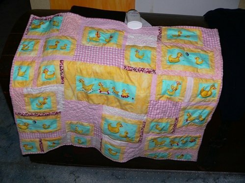 Kuscheldecke für Mira
Rückseite ist eine beige Kuscheldecke