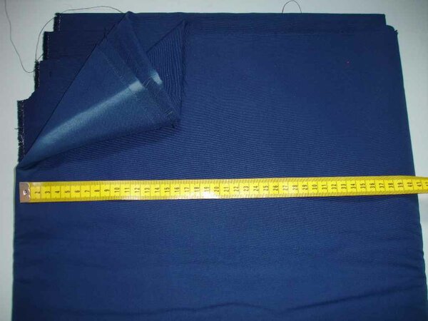 Stoff 97:

Anzug-Stoff, 400 cm x 150 cm
Ist an ein paar Stellen verfärbt, deshalb Tauschverhältnis 3:1