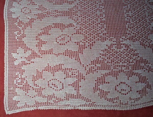 Decke 70 x 70 cm
gehäkelt mit Glanz-Filethäkelgarn