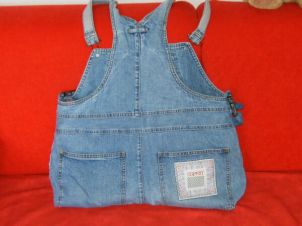 Latzhosentaschenrucksack von hinten