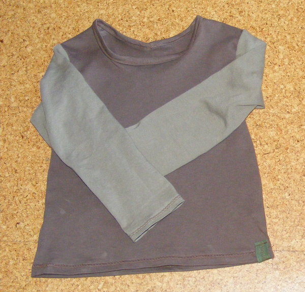 Shirt nach Ottobre Workshop 301 - Gr. 92

Der Halsausschnitt ist misslungen :-(