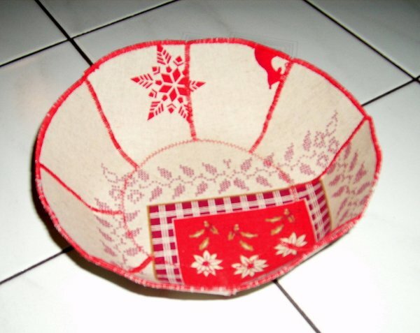 rundes Brotkörbchen Weihnachtszeit
