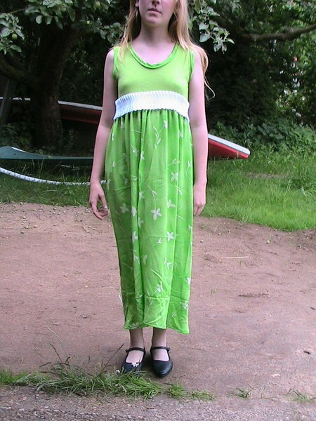 Ein Kleid für meine Jüngste. Den Schnitt hab ich mir selbst gebastelt.