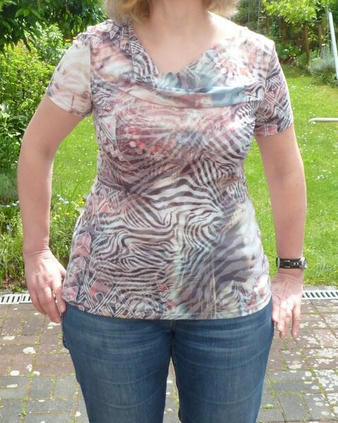 Wasserfallshirt (1) nach Garconne, Stoff wenig dehnbar