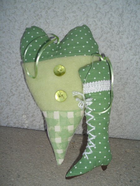 Stiefel und Herz in Grüntönen