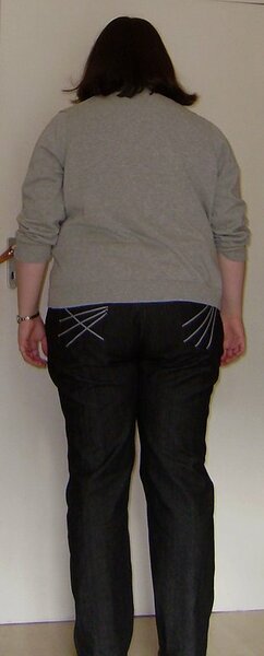 Schwarze Jeans selbst genäht nach Ottobre 5/2007, Cardigan gekauft (Lands End)