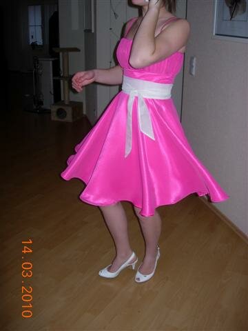 Das erste Brautjungfernkleid, ein super schwingender Glockenrock