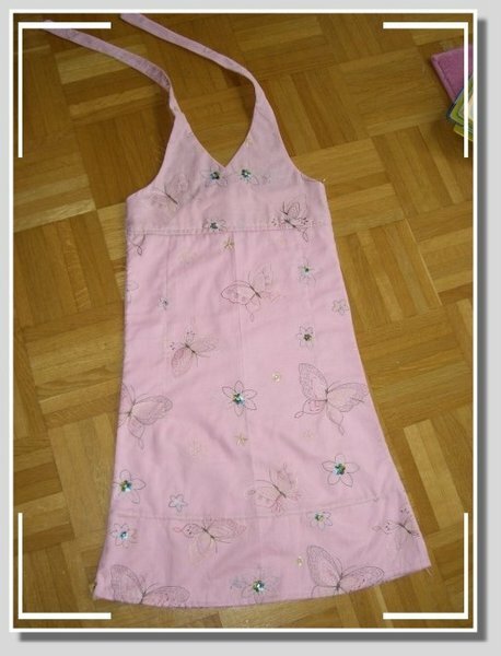 Neckholderkleid für meine Jenny. Die Blumen habe ich extra mit Swarowskisteine verziert.
