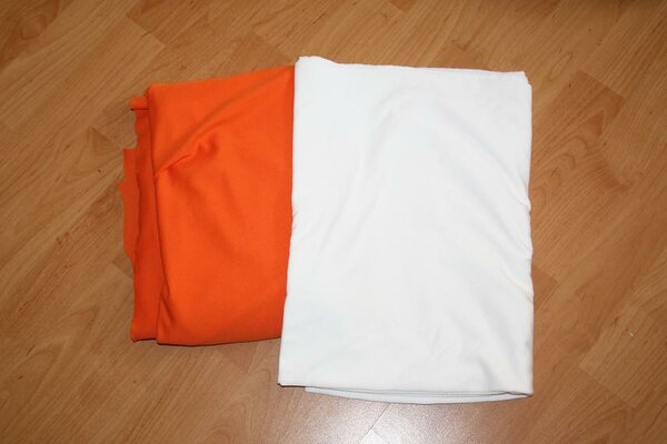 2x Sportshirt-Jersey

orang -> 1,8x1,3
weiß -> 1,4x1,03