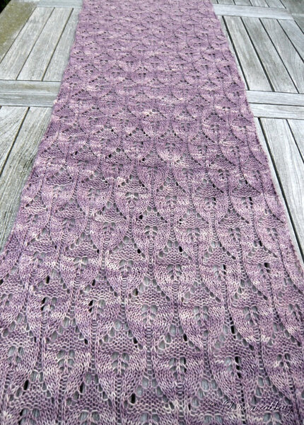 Noch ein Lace-Schal
Verena Sommer 2011
'Merino Fingerring' von Skein/Australien, Farbe 'Hopeless Romantic'