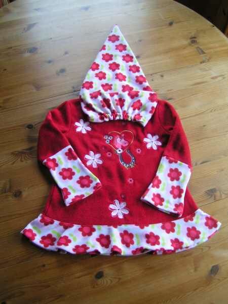 Mit diesem Pulli habe ich mich mit meiner Overlock angefreundet.