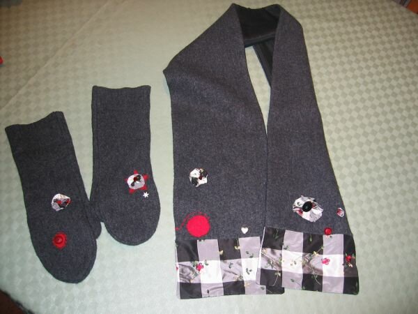 Tildaschal und Handschuhe