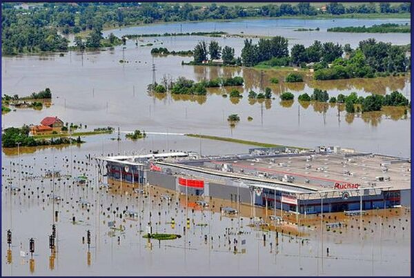 Auchan Supermarkt bei Miskolc Land unter