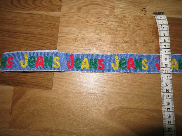 Band 7

Webband bestickt, 3 cm breit, 138 cm lang