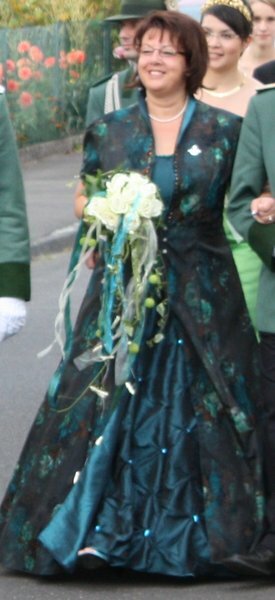 mein Königinnenkleid bestehend aus Mantel und Kleid
