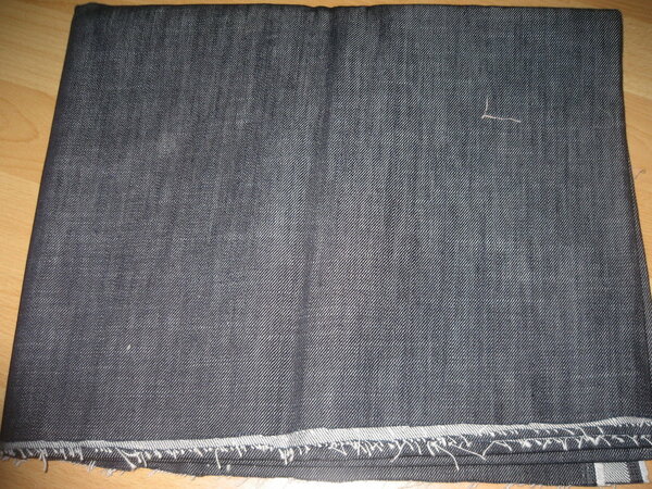 S4)
dicker Jeansstoff dunkelblau 1,1m x 1,5m