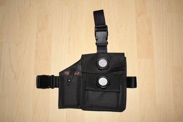 Beinholster
Wenn die Hose mal keine Seitentaschen hat. Denn ich trage keine Handtaschen, die sind doof.