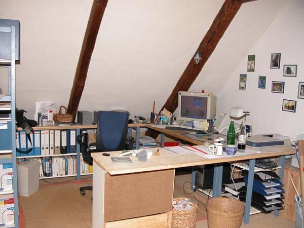Das ist die Computerecke. Hier wird aber nicht nur gesurft und mitgequatscht, sondern auch entworfen. Diverse Programme machen es möglich.
