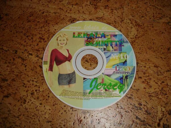 Lekala CD

Lekala CD Nr. 40: Jersey (div. Tops, T-Shirts, eher das Besondere)
Massschnitte nach eigenen Massen selber Ausdrucken, mit Nähanleitung.
Schnittübersicht unter http://lekala.de/schnittmuster-cd/damen-schnitte/cd-kollektion-40.php