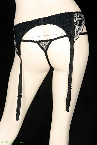 - Strumpfhalter "Valerie" (Schnitt von Sewy)
- String Tanga "Angelica" (eigener Entwurf)