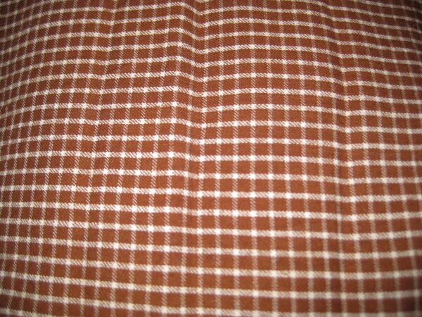 Braun kariert  270 x 65
schon vorgewaschen
1,75m²