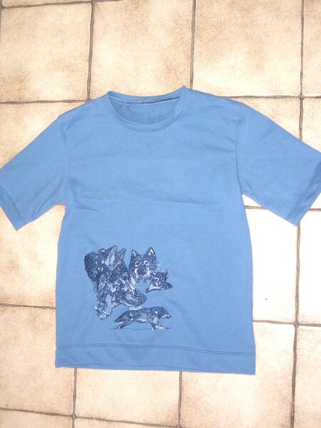 T-Shirt mit Wölfen