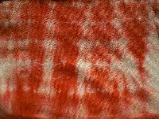 20) Batik-Sweat in rot/weiß