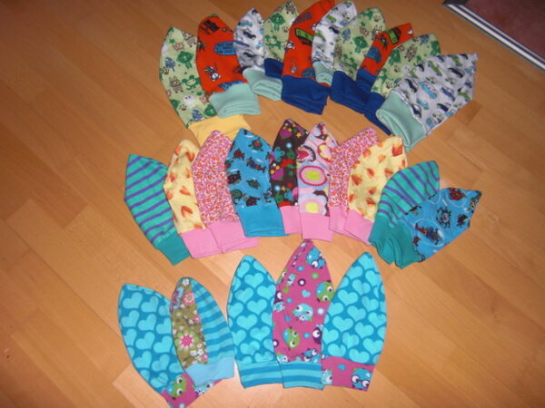 25 Beanies haben sich uf die Reise gemacht.
Vielen Dank an ToniMama, die 10 Beanies genäht hat und mir geschickt hat.