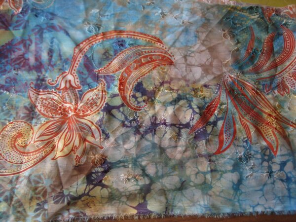 Chiffon bunt mit Stickerei sehr edel
30x200cm 0,6m²