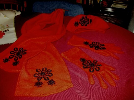 Das Set (Handschuhe, Schal) passend zum Berret