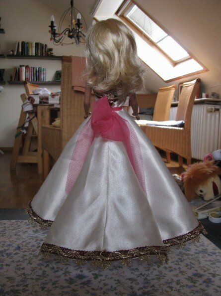 Barbie von hinten