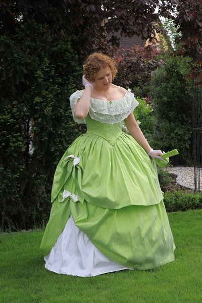 Krinolinen-Ballkleid von 1848